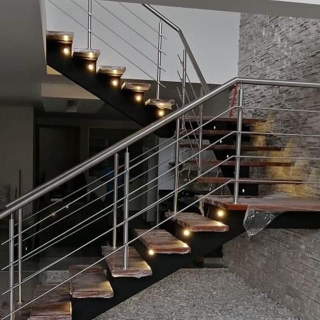 Escaleras Residencial y Comercial en Acero Inoxida